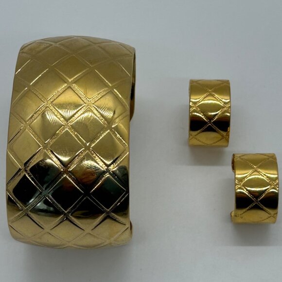 Quilted Gold-Tone Cuff Bracelet & Earrings Set Vintage Style Jewelry - Picture 2 of 12